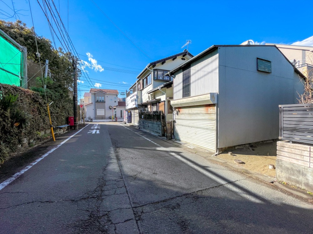 東側道路